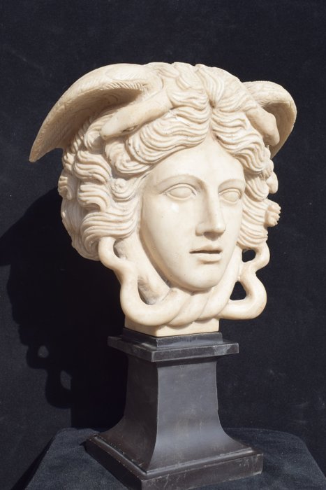 Skulptur, Medusa Rondanini - 37 cm - Marmorstøv