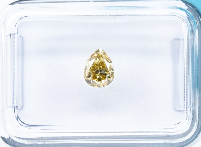 Ingen mindstepris - 1 pcs Diamant  (Naturfarvet)  - 0.56 ct - Pære - Fancy intense Brunlig Gul - SI1 - International Gemological Institute (IGI)