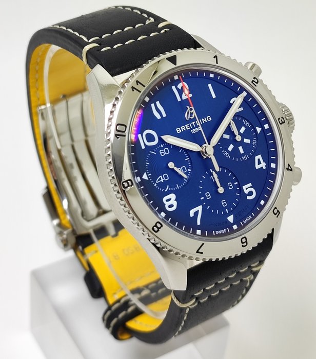 Breitling - Classic Avi Chronograph - A233801A1C1X1 - Mænd - 2011-nu