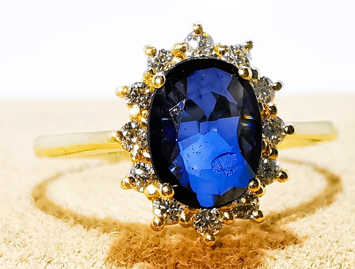 Ingen mindstepris - Ring - 14 karat Gulguld, Lady Di Ring 2.18ct Safir