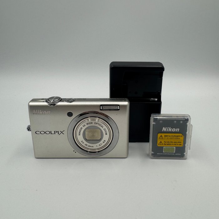 Nikon COOLPIX S570 Silver Compact Digital Camera Digitalkamera