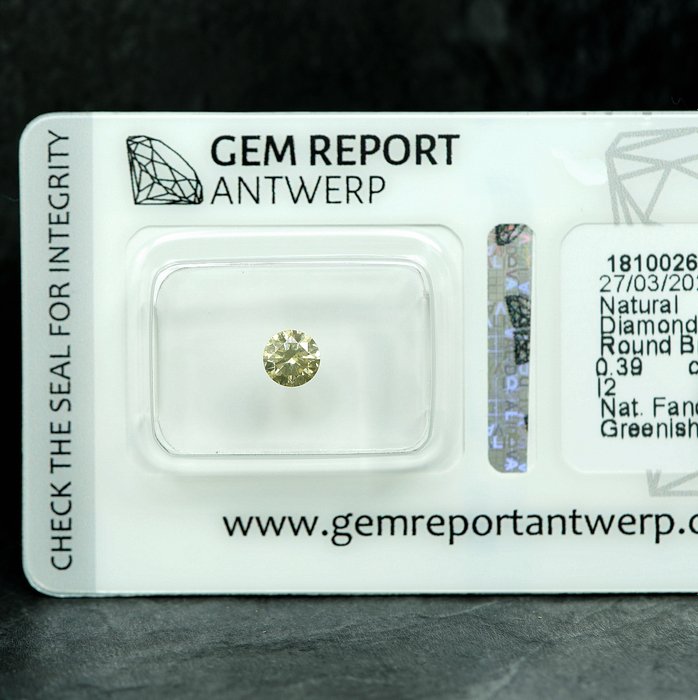 Ingen mindstepris - 1 pcs Diamant  (Naturfarvet)  - 0.39 ct - Fancy intense Grønlig Gul - I2 - Gem Report Antwerp (GRA)