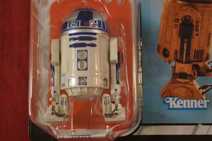 Star Wars - R2-D2 The Black Series 40th Anniversary from Kenner