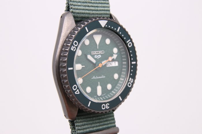 Seiko - Seiko 5 - Ingen mindstepris - SRPD77K1 | 4R36-07G0 - Mænd - 2011-nu