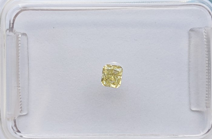 Ingen mindstepris - 1 pcs Diamant  (Naturfarvet)  - 009 ct - Pude - Fancy Gul - SI1 - International Gemological Institute (IGI)