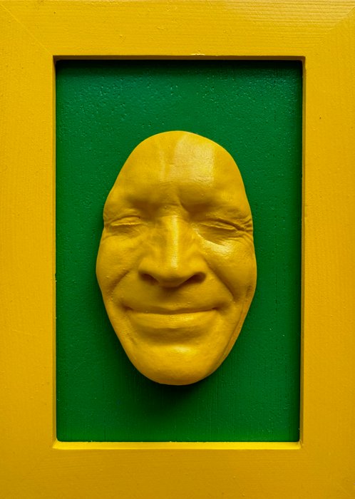 Gregos (1972) - Small yellow smile on green background- yellow frame