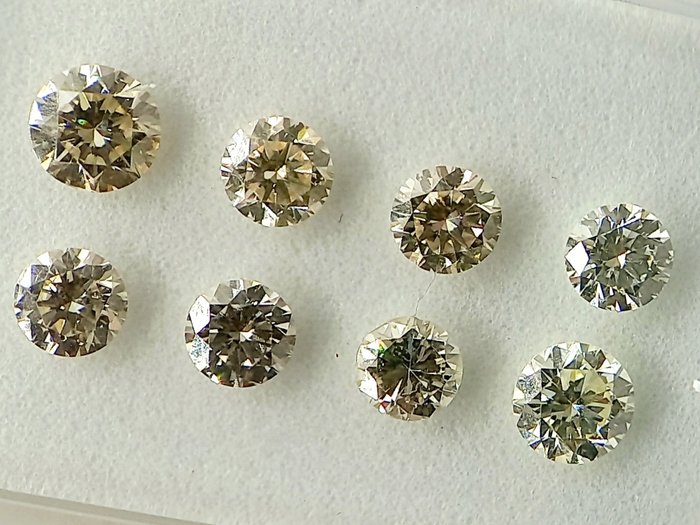 8 pcs Diamant  (Naturfarvet)  - 0.81 ct - Rund - Faint, Very light Grønlig, Gullig Brun, Gul - SI2, VVS1 - Antwerp Laboratory for Gemstone Testing (ALGT)