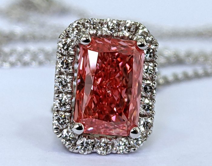 Ingen mindstepris - Halskæde med vedhæng - 18 kraat Hvidguld -  1.80ct. tw. Lyserød Diamant (Laboratoriedyrket diamant i fancy farver) - Diamant - FANCY VIVID PINK IGI