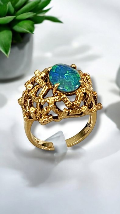 Ring - 14 karat Gulguld Smuk 14K guld og sort opal ring