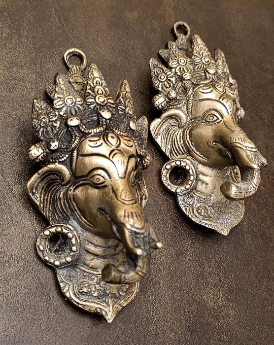 To Ganesha masker - Bronze - Nepal - Slutningen af det 20 århundrede