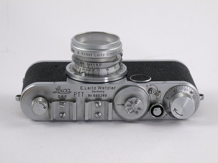 Leica 1c, met zeldzame PTT gravering op body en objectief (Summaron f3.5/3,5cm), met Leitz 35mm zoeker. Analogt kamera