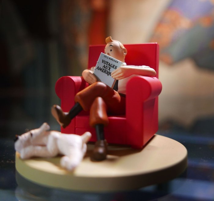 Tintin - 2011 ''L'Oreille Cassée''- Scène cube :  Figurine Tintin Fauteuil