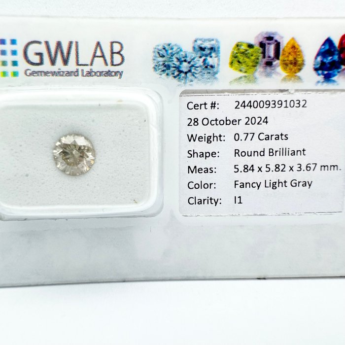 Ingen mindstepris - 1 pcs Diamant  (Naturfarvet)  - 0.77 ct - Rund - Fancy light Grå - I1 - Gemewizard Gemological Laboratory (GWLab)