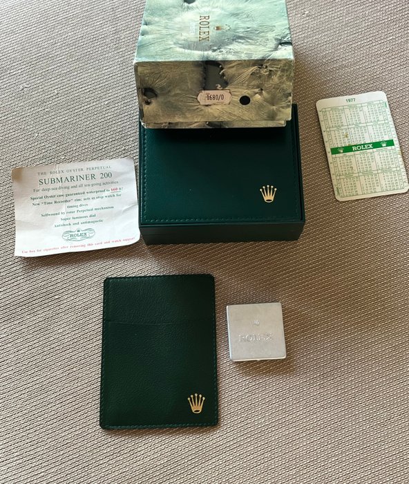 Rolex - 1977/ 1978 - Submariner- Reference 1680 - box set