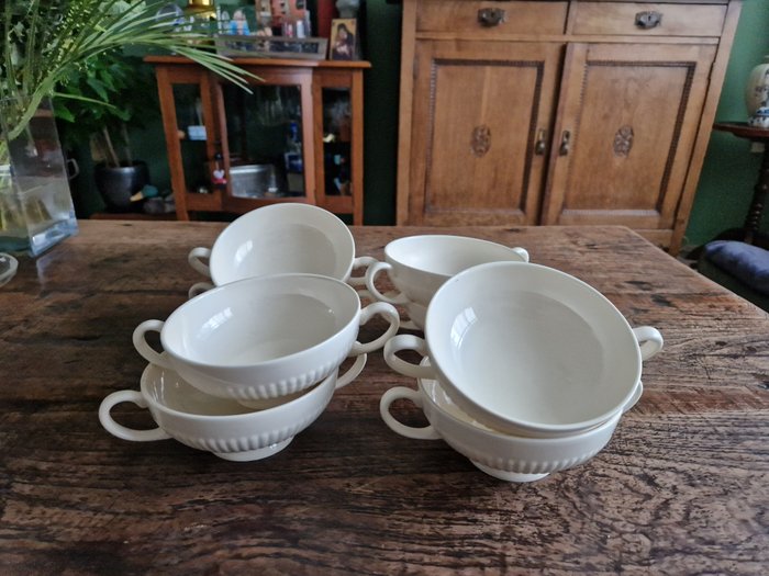 Wedgwood - Suppeskål (16) - Edme - Porcelæn - Suppeskåle generøse