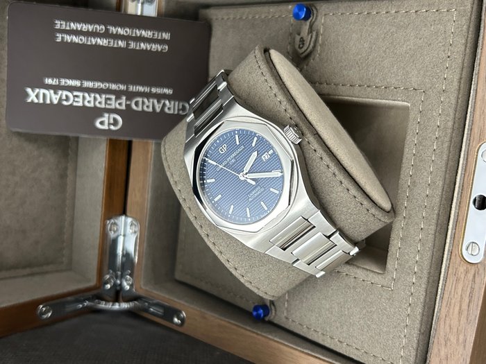 Girard-Perregaux - Laureato 225th Anniversary edition - 81000 - Mænd - 2010-2020