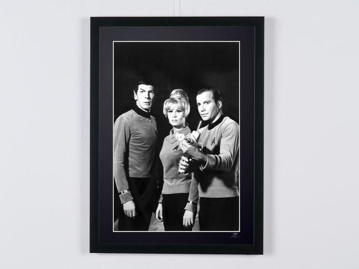 Star Trek - Classic TV - Cast Actors - Photographie Luxury Wooden Framed 70X50 cm - Limited Edition Nr 03 of 50 - Serial ID 30226 - Original Certificate (COA) Hologram Logo Editor and QR Code