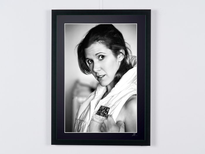 Star Wars, - Carrie Fisher as "Princess Leia"   -  Hollywood en January 1978 - Fine Art Photography - Luxury Wooden Framed 70X50 cm - Limited Edition Nr 03 of 30 - Serial ID 60007 - Original Certificate (COA), Hologram Logo Editor and QR Code - 100% New items.