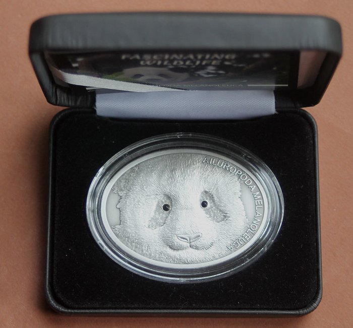 Fiji 10 Dollars 2013 Fascinating Wildlife Panda with onyx cabochons 1 oz (999) with COA and BOX  (Ingen mindstepris)