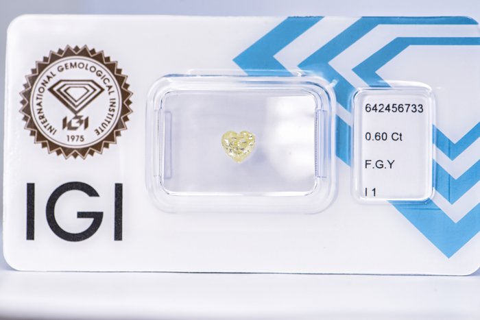 Ingen mindstepris - 1 pcs Diamant  (Naturfarvet)  - 0.60 ct - Hjerte - Fancy Grønlig Gul - I1 - International Gemological Institute (IGI)