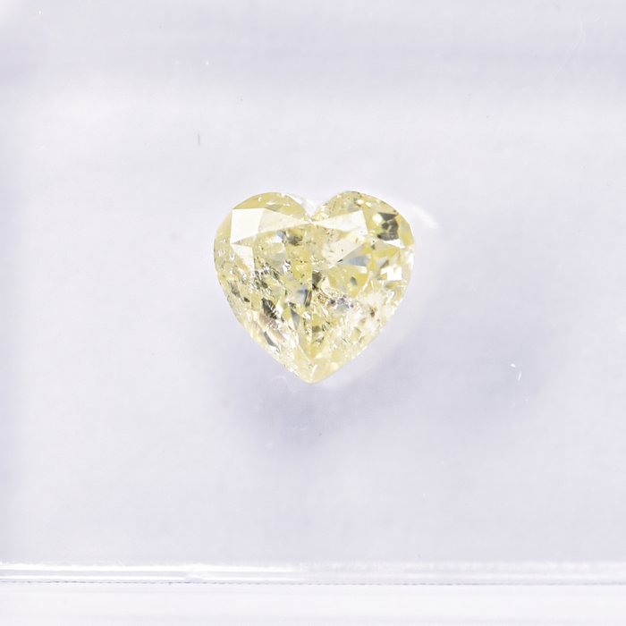 Ingen mindstepris - 1 pcs Diamant  (Naturfarvet)  - 0.60 ct - Hjerte - Fancy Grønlig Gul - I1 - International Gemological Institute (IGI)