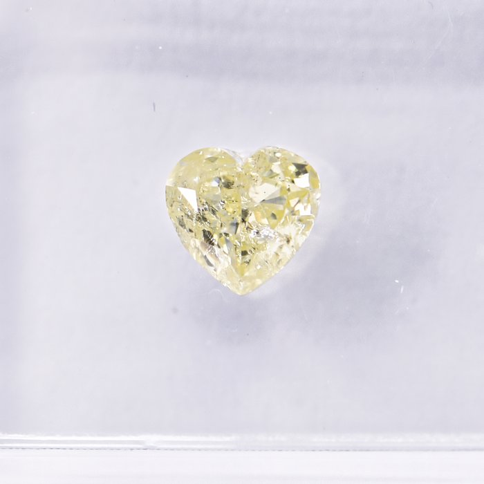 Ingen mindstepris - 1 pcs Diamant  (Naturfarvet)  - 0.60 ct - Hjerte - Fancy Grønlig Gul - I1 - International Gemological Institute (IGI)