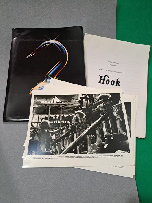 Hook - Dustin Hoffman - Robin Williams - Julia Roberts - Bob Hoskins - Press Kit - TriStar Pictures