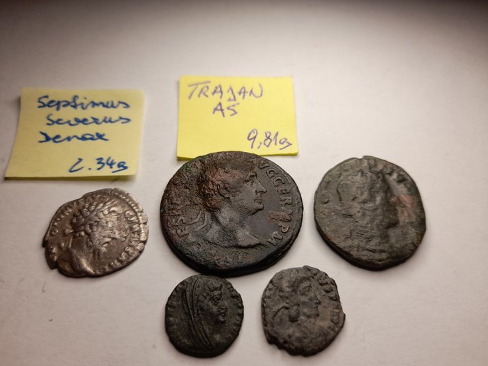 Romarriket. Lot of 5 coins 1st - 4th century AD. Incl.: Marcus Aurelius, Denarius; Trajan, As  (Ingen mindstepris)