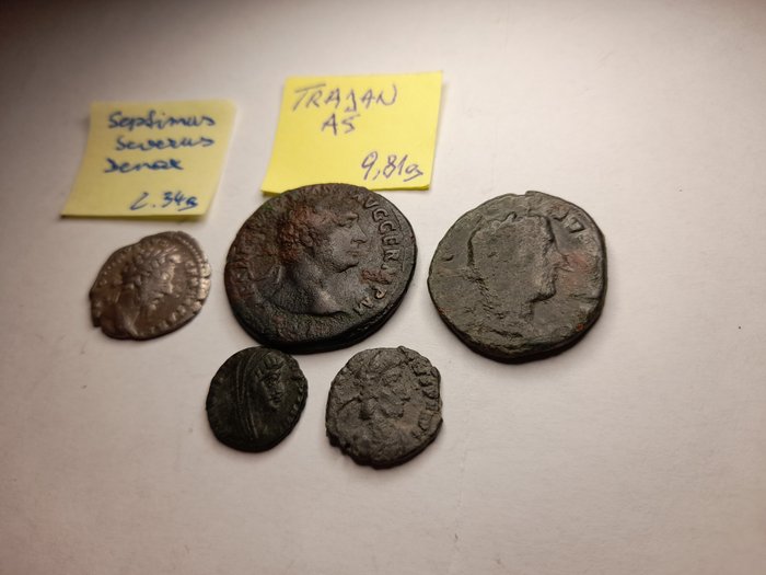 Romarriket. Lot of 5 coins 1st - 4th century AD. Incl.: Marcus Aurelius, Denarius; Trajan, As  (Ingen mindstepris)