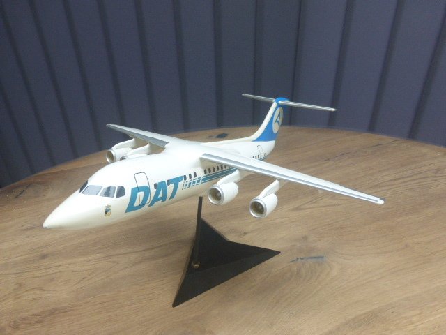 Mastermodels - Passagerfly - Avro RJ 85/100 Aerospace DAT - Delta Air Transport