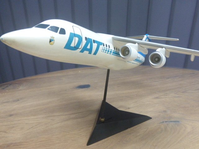 Mastermodels - Passagerfly - Avro RJ 85/100 Aerospace DAT - Delta Air Transport