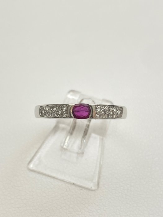 Arata - 18 kraat Hvidguld - Ring - 0.30 ct Rubin - Diamanter