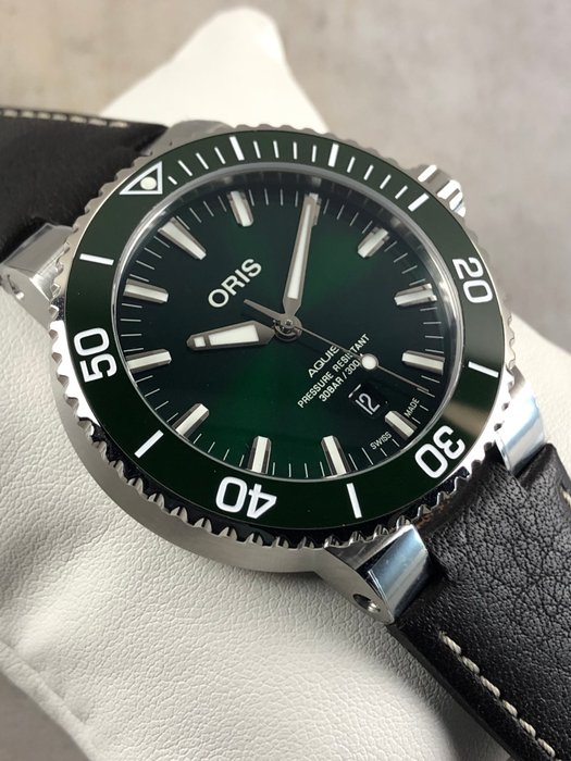 Oris - Aquis Date Automatic - 01 733 7730 4157-07 5 24 10EB - Mænd - 2011-nu