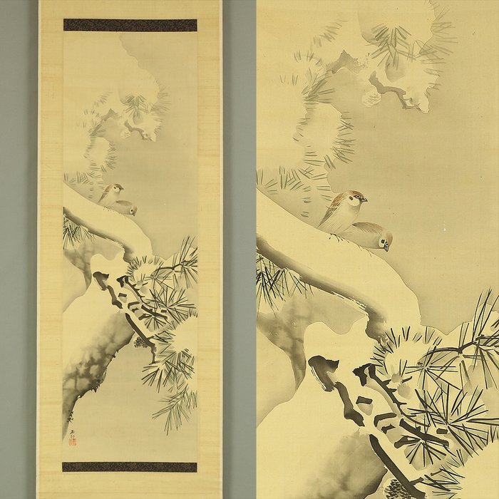 Two Sparrows on Snow Covered Pine Tree - with signature 'Gyokuho' 玉邦 and seal 'Ko In Gyokuho' 高 印 玉邦 - Japan  (Ingen mindstepris)