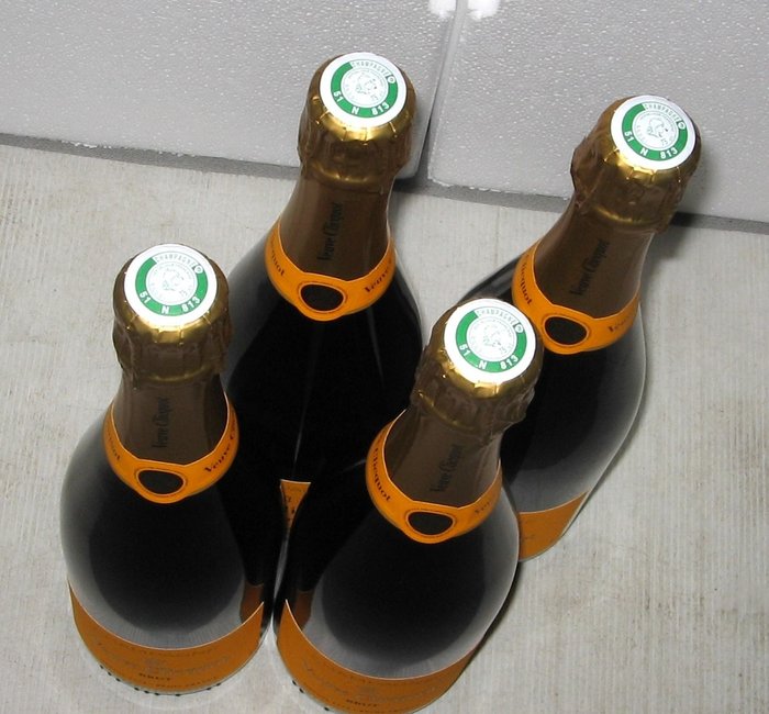 Veuve Clicquot, "Carte Jaune" - Champagne Brut - 4 Flasker (0,75 L)