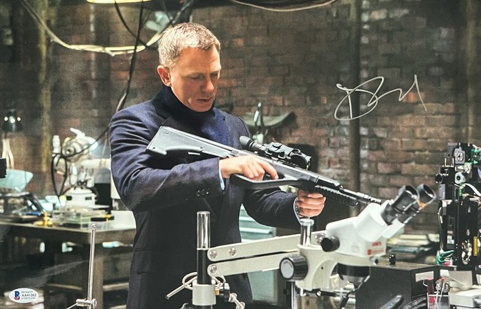 James Bond - Signed by Daniel Craig (007)