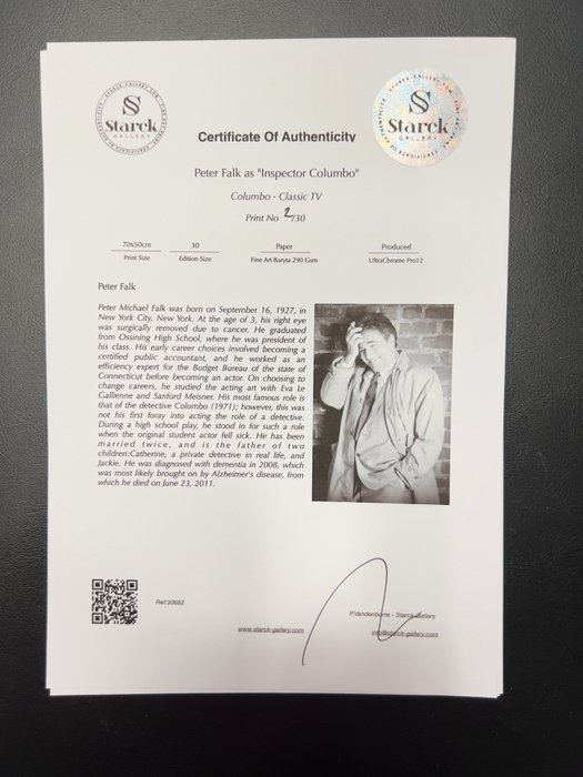 Columbo - Classic TV - Peter Falk as "Inspector Columbo - Fine Art Photography - Luxury Wooden Framed 70X50 cm - Limited Edition Nr 05 of 30 - Serial ID 30682 - Original Certificate (COA), Hologram Logo Editor and QR Code - 100% New items.