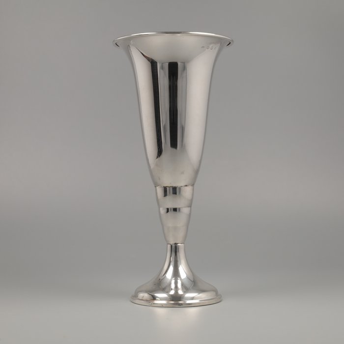 W.J.  L. Burger, Haarlem 1952 - Vase - .833 sølv