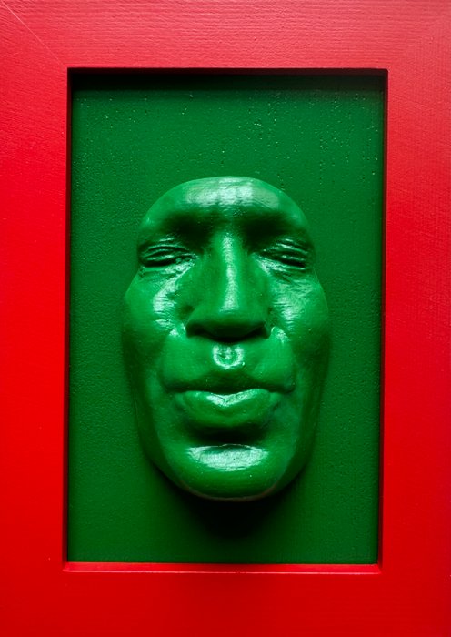 Gregos (1972) - Small green light kiss on green background-Red frame