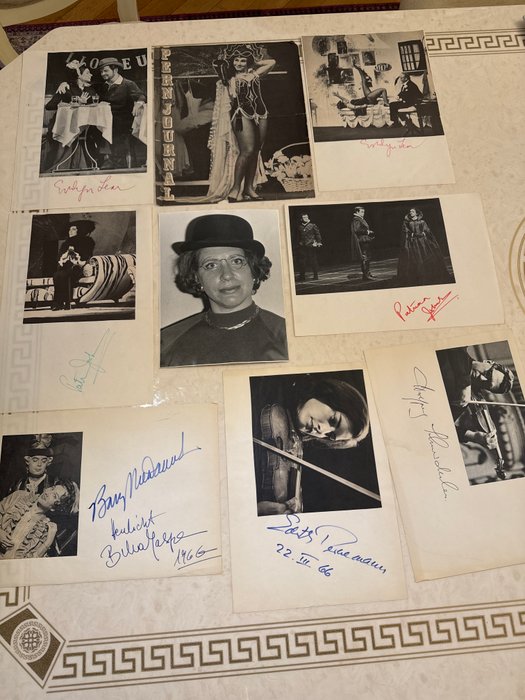 Evelyn Lear, Patricia Johnson, Berry Mac Daniel, Bella Jasper, Edith Peinemann, Wolfgang - 9 autograph signatures and one photograph of the Opera Stars and violonists on photos - 1966