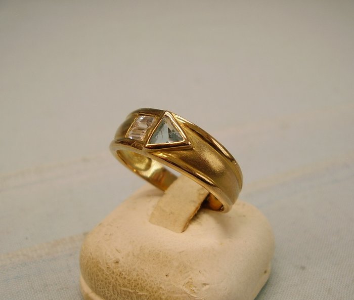 Ingen mindstepris - Ring - 8 karat Gulguld -  0.60ct. tw. Spinel - Topas - Designer håndværk