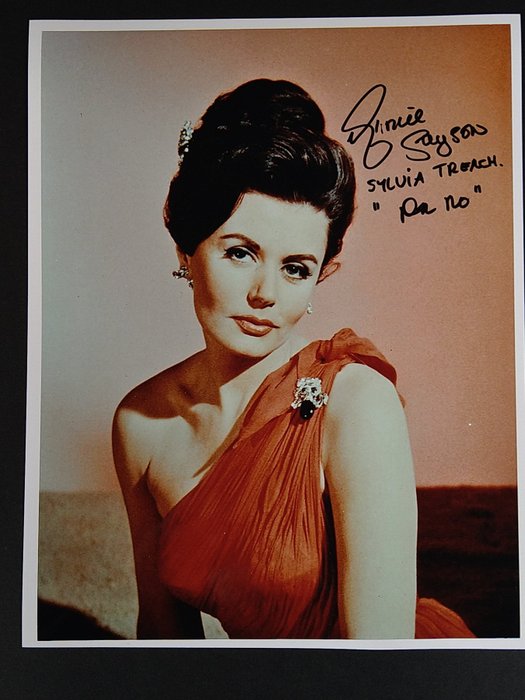 James Bond 007: Dr. No - Eunice Gayson (+) "Sylvia Trench" - Autograph, Photo with COA