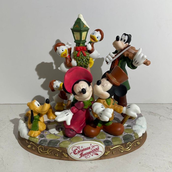 Tokyo Disneyland - Christmas Fantasy 1999 Figurine Set