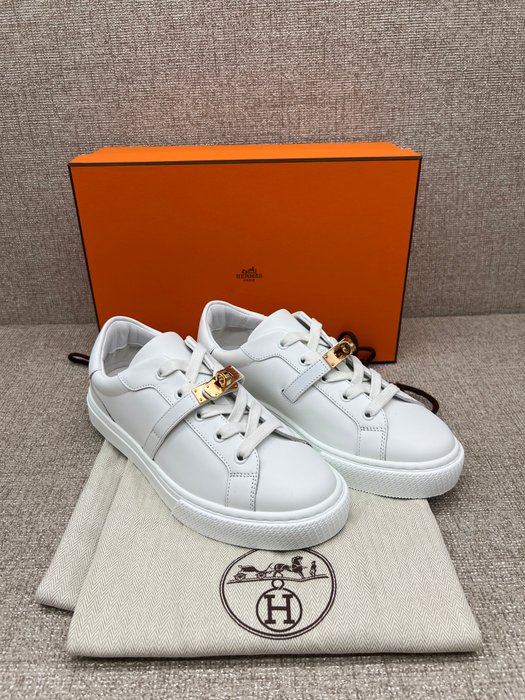 Hermès - Sneakers - Størelse: Shoes / EU 38.5