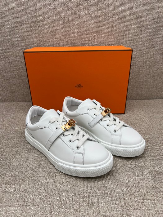 Hermès - Sneakers - Størelse: Shoes / EU 38.5