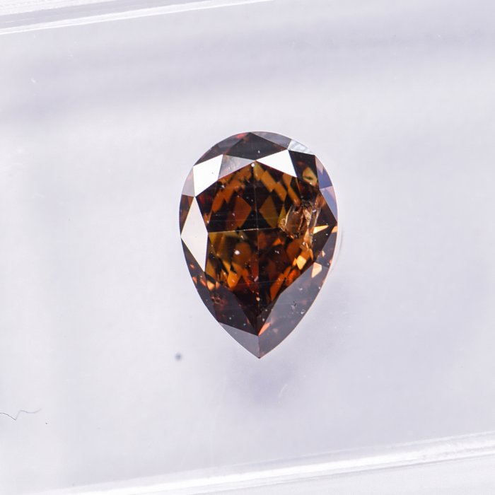 Ingen mindstepris - 1 pcs Diamant  (Naturfarvet)  - 0.76 ct - Pære - Fancy deep Brun Orange - SI2 - International Gemological Institute (IGI)