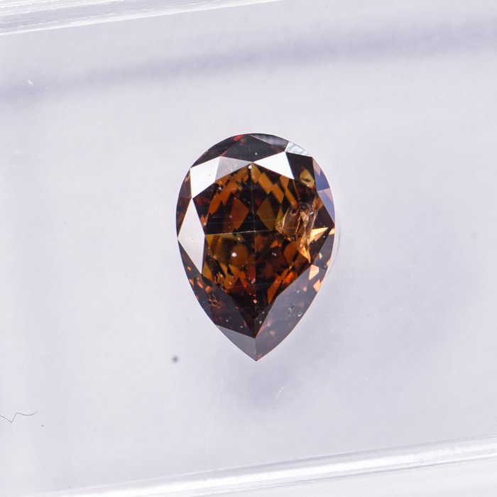 Ingen mindstepris - 1 pcs Diamant  (Naturfarvet)  - 0.76 ct - Pære - Fancy deep Brun Orange - SI2 - International Gemological Institute (IGI)