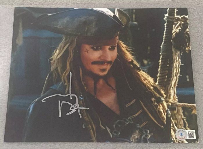 Pirates of the Caribbean - Johnny Depp signed  8x10 coa BECKETT