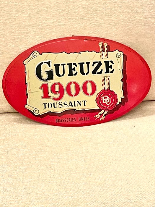 SOBI -  Insegna originale  GUEUZE  1900 TOUSSAINT con bollo di esposizione sul retro BRUXELLES 1967 - Reklameplakat - PLADER METAL OTTEN PLASTIC SA BRUX