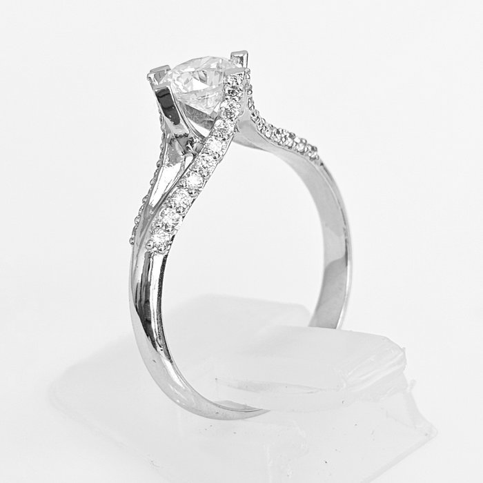 Ring - 14 karat Hvidguld -  1.06ct. tw. Diamant (Natur) - Diamant